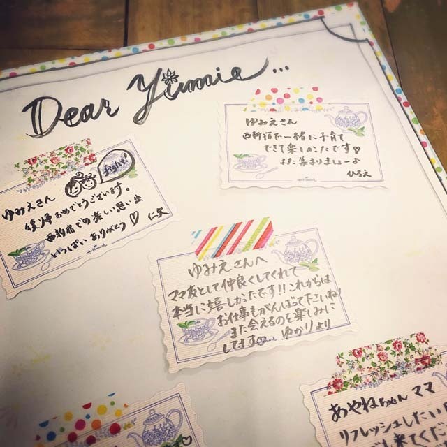 誕生日を迎えたママにサプライズ 簡単 おしゃれ色紙 のデコり方伝授 ニコニコニュース 誕生日を迎えたママにサプライズ 簡単 おしゃれ色紙 のデコり方伝授 ニコニコニュース