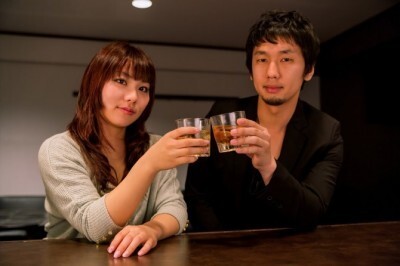 そのまま彼女に 酔った勢いで女性を連れて帰ったことのある男性は16 ニコニコニュース