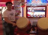 このおっさん 太鼓の達人を画面見ずにプレイしてる 秋葉原の神様でした ニコニコニュース