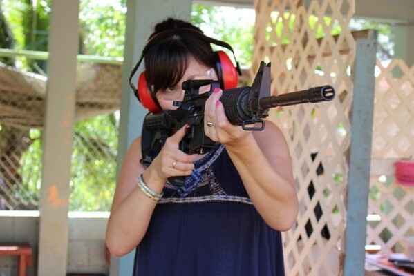 使うのは 本物の銃 超スリリングな 実弾射撃 をグアムで体験してきた ニコニコニュース 使うのは 本物の銃 超スリリングな 実弾射撃 をグアムで体験してきた ニコニコニュース