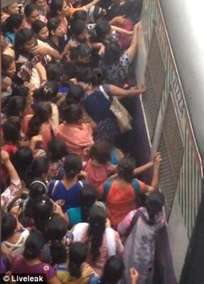 日本よこれが満員電車だ インドの女性専用車両が凄すぎる 地獄過ぎると話題に ニコニコニュース 日本よこれが満員電車だ インドの女性専用車両が凄すぎる 地獄過ぎると話題に ニコニコニュース