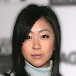 まるで昭和の活動家 宇多田ヒカルの老け顔ショートボブ表紙が痛すぎる ニコニコニュース