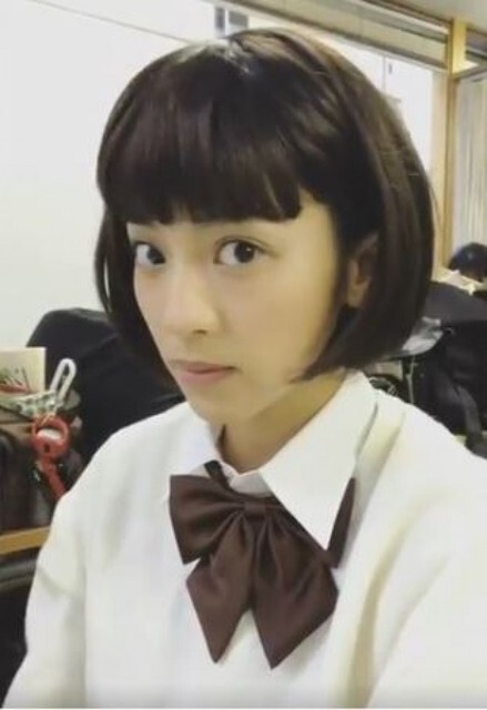 中村アン かきあげ 封印 ぱっつんボブヘア 制服ショットに驚きの声 ニコニコニュース