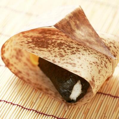 おにぎり専門家に聞いた おにぎりを包むのに最適なのはどっち ニコニコニュース おにぎり専門家に聞いた おにぎりを包むのに最適なのはどっち ニコニコニュース