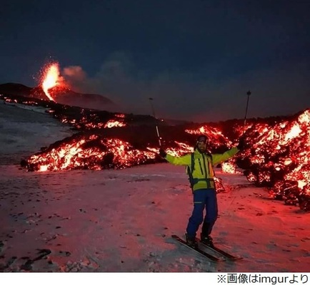 噴火する火山バックにスキー ニコニコニュース 噴火する火山バックにスキー ニコニコニュース