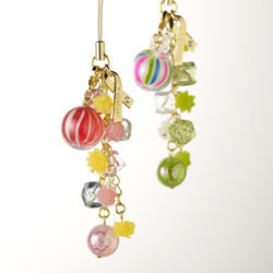 外国へのお土産にもオススメ 本物の京飴を使ったナナコプラスのストラップ ニコニコニュース