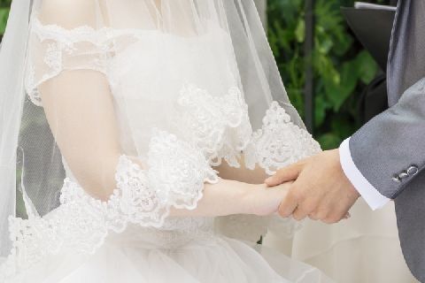 中川議員 不倫相手との 重婚ウェディング 報道が物議 法的に問題ないの ニコニコニュース