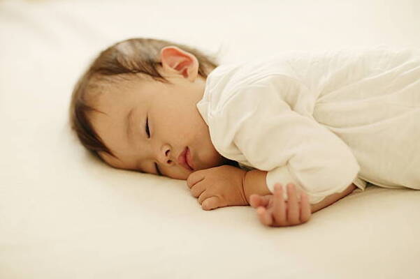 医師監修 月齢別赤ちゃんの睡眠の特徴 まとまって寝るようになるのはいつ ニコニコニュース 医師監修 月齢別赤ちゃんの睡眠の特徴 まとまって寝るようになるのはいつ ニコニコニュース