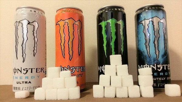 マジかよ エナジードリンクのモンスターに含まれる炭水化物の量を角砂糖で視覚化した結果 ニコニコニュース マジかよ エナジードリンクのモンスターに含まれる炭水化物の量を角砂糖で視覚化した結果 ニコニコニュース