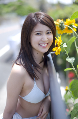 パパは元プロ野球の名投手 新人アイドル 西崎莉麻ちゃんが初水着でグラビアデビュー ニコニコニュース