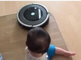 ルンバに襲われてる 臆病な猫が赤ちゃんを助けるためにとった行動は ニコニコニュース ルンバに襲われてる 臆病な猫が赤ちゃんを助けるためにとった行動は ニコニコニュース