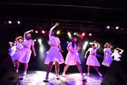 アイドルネッサンス 夏を 交感 するツアーで 前髪がゆれる の世界観を表現 ニコニコニュース アイドルネッサンス 夏を 交感 するツアーで 前髪がゆれる の世界観を表現 ニコニコニュース