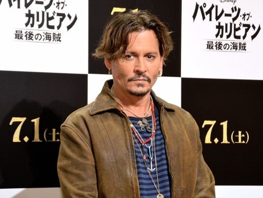 ジョニー デップ ジャック スパロウ姿でカナダの小児病院を訪問 ニコニコニュース