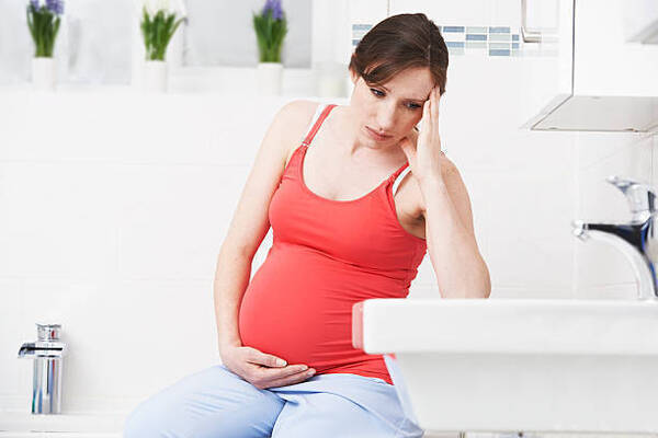 医師取材 逆流性食道炎って 妊娠中のつわりとの違いと症状 対策 ニコニコニュース