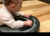ルンバ に乗って移動する赤ちゃんの動画が カワイイ と話題に ニコニコニュース ルンバ に乗って移動する赤ちゃんの動画が カワイイ と話題に ニコニコニュース