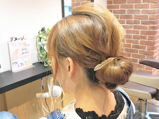 もこもこマフラースタイルにピッタリ 簡単お団子ヘアアレンジの作り方 ニコニコニュース