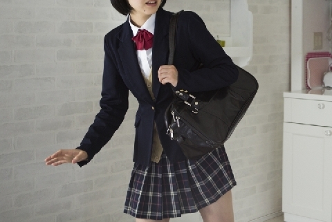 痴漢の高齢男性に女子高生が 回し蹴り 正当防衛と過剰防衛の線引きは ニコニコニュース