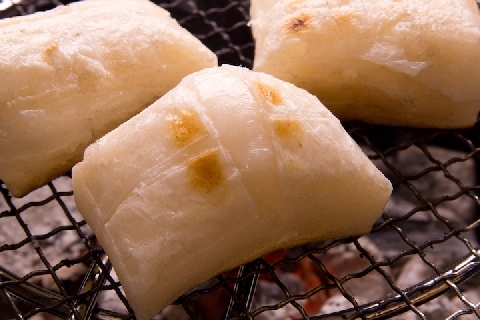 毎年 お餅 でのどを詰まらせる事故多発 製造者 に法的責任はないの ニコニコニュース