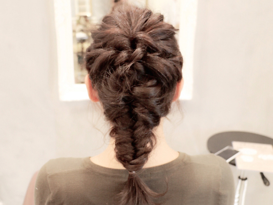 くるりんぱ ねじり編み フィッシュボーンで作る3つのガーリーヘアアレンジ ニコニコニュース