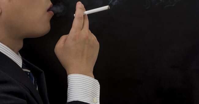 スーツについたタバコ臭 を指摘した時にされた最悪行動3選 ニコニコニュース