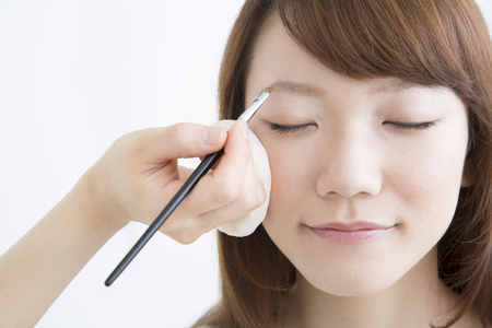 目が小さい人は太眉ng 自分に似合う 眉の太さ を知る方法が話題に 専門家に聞く ニコニコニュース 目が小さい人は太眉ng 自分に似合う 眉の太さ を知る方法が話題に 専門家に聞く ニコニコニュース