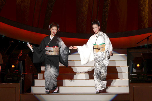 坂本冬美と藤あや子 明治座でw座長公演 ハプニングありの初日でトークは完全アドリブ ニコニコニュース 坂本冬美と藤あや子 明治座でw座長公演 ハプニングありの初日でトークは完全アドリブ ニコニコニュース