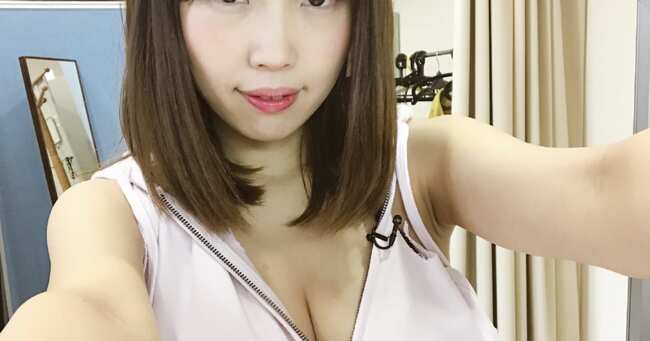 男性が思わず触りたくなるのは 柔らかい胸 Vs 張りがある胸 どっち ニコニコニュース 男性が思わず触りたくなるのは 柔らかい胸 Vs 張りがある胸 どっち ニコニコニュース