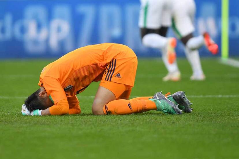 Gk川島が痛恨のパンチングミス 弾いたボールが目の前の相手に当たって先制点献上 ニコニコニュース Gk川島が痛恨のパンチングミス 弾いたボールが目の前の相手に当たって先制点献上 ニコニコニュース