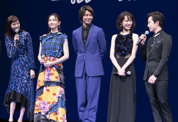 私も恋愛してました 戸田恵梨香が舞台あいさつで比嘉愛未に対抗 ニコニコニュース