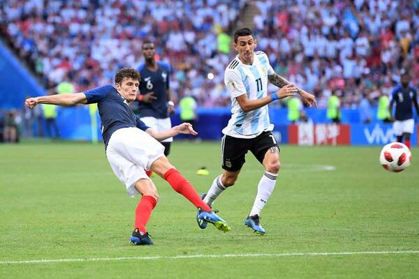 フランス代表dfの 縦切りボレー弾 が全169得点の頂点 ロシアw杯ベストゴール選出 ニコニコニュース