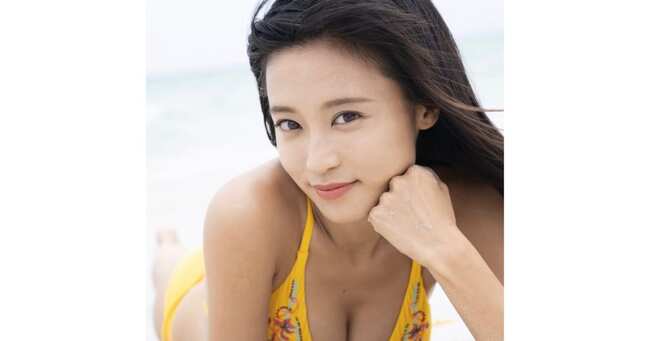 小島瑠璃子 週刊プレイボーイ 表紙に登場 エロかわグラビアは魅惑の谷間が炸裂 ニコニコニュース