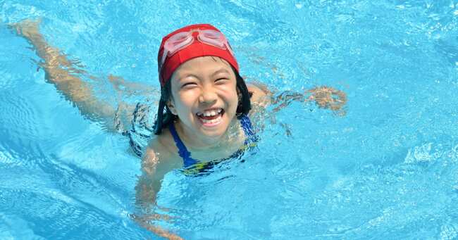 スイミングスクールで女児にわいせつ疑い 逮捕の22歳男の供述に憤怒の声 ニコニコニュース