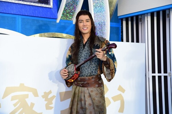 桐谷健太 浦ちゃん衣装で 新曲を熱唱 三太郎cmは じいちゃんになるまで ニコニコニュース 桐谷健太 浦ちゃん衣装で 新曲を熱唱 三太郎cmは じいちゃんになるまで ニコニコニュース