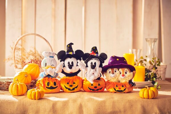 ひっくり返すとスタイルが変わるミッキーたちのぬいぐるみ ディズニーストア Happy Halloween 18 ニコニコニュース