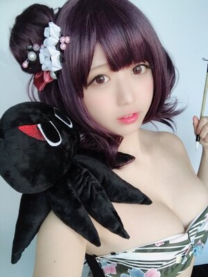 ビキニショットがセクシーすぎる 話題のチャイニーズレイヤー Yamiの Fgo 葛飾北斎コスプレ が至高 ニコニコニュース