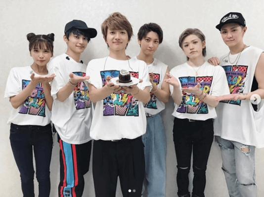 a宇野実彩子 西島隆弘の誕生日メンバーショット公開 めっちゃ嬉しそう ニコニコニュース