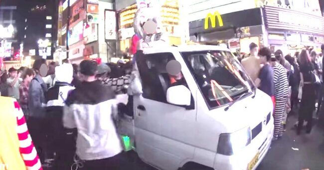 ハロウィン 渋谷の軽トラ横転事件 運転手も 乗れ乗れ と煽っていたことが判明 ニコニコニュース