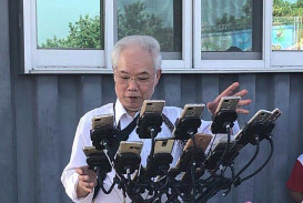 ポケモンおじさん スマホ11台を駆使しポケモンをゲットし続ける70歳の男性が話題に ニコニコニュース