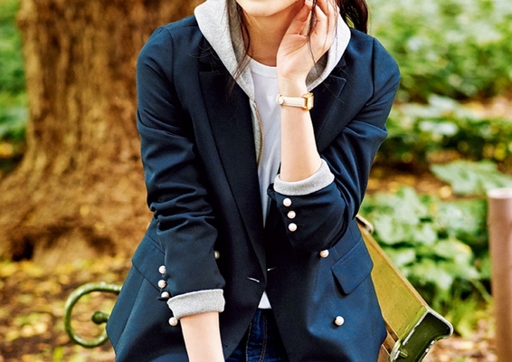 パーカにブレザーの重ね着でメンズウケ抜群 デニムとシンプルに仕上げる休日コーデ ニコニコニュース