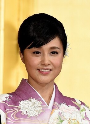 藤原紀香の 路線バスの旅 ファッションが浮世離れと話題 また 梨園の妻 の評判を下げる ニコニコニュース