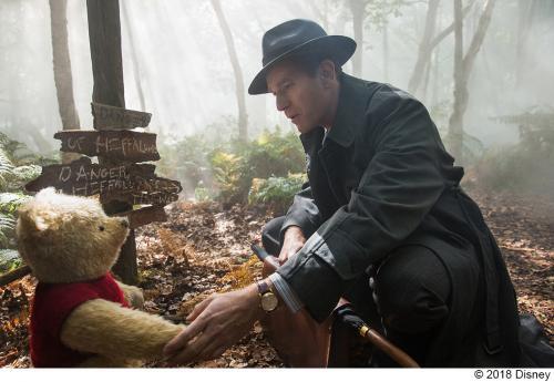 プーとじゃれるユアン マクレガーがかわいすぎ プーと大人になった僕 メイキング動画 ニコニコニュース