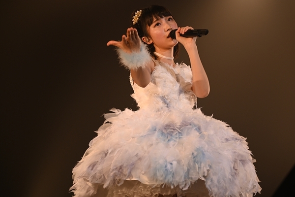 山崎エリイ 夜明けのシンデレラ クリスマス彩る スペシャルライブで魅了 ニコニコニュース