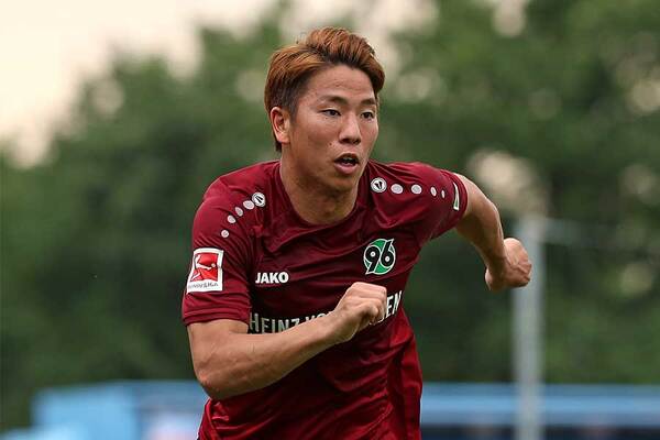 浅野拓磨がライオンに変身 挨拶代わりの ジャガーポーズ共演 に槙野も いいね ニコニコニュース