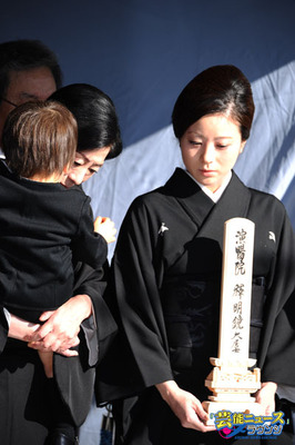 中村勘三郎さん 天使 に包まれ旅立ち 前田愛 早すぎる別れに沈痛 ニコニコニュース