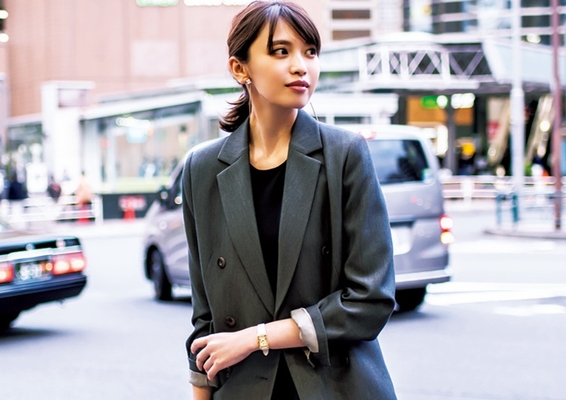 バースデーバッシュの黒ワンピはお仕事ok 黄色パンプス合わせのステキ通勤コーデ ニコニコニュース