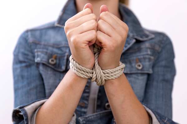 お前 マジで殺すぞ と手首縛られ暴行された女子中学生 密室での悪夢に悲鳴相次ぐ ニコニコニュース お前 マジで殺すぞ と手首縛られ暴行された女子中学生 密室での悪夢に悲鳴相次ぐ ニコニコニュース