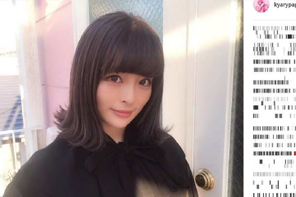 きゃりーぱみゅぱみゅ ほぼ黒髪にした結果 顔が違う 目尻が不自然 ニコニコニュース きゃりーぱみゅぱみゅ ほぼ黒髪にした結果 顔が違う 目尻が不自然 ニコニコニュース