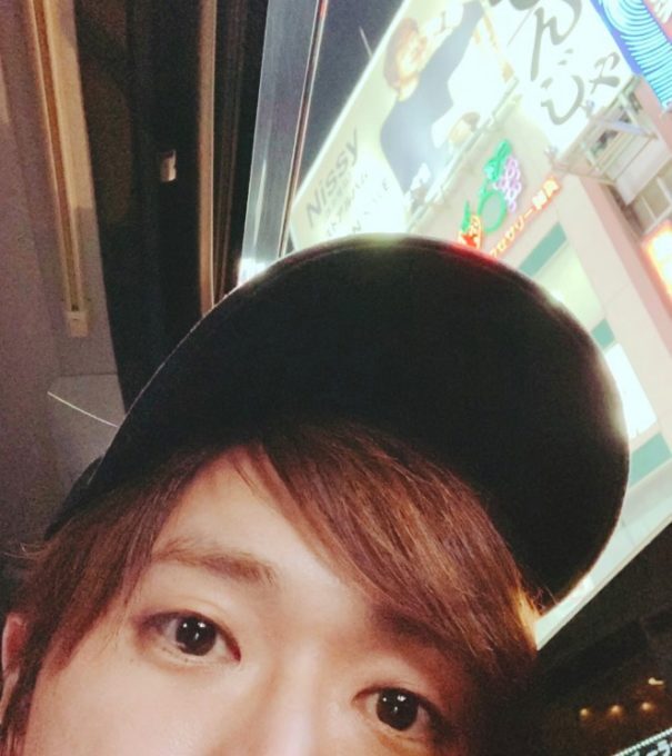 Nissy a西島隆弘 自分 をバックにしたひょっこりショット公開で やばい可愛い 自撮りの威力半端ない ニコニコニュース Nissy a西島隆弘 自分 をバックにしたひょっこりショット公開で やばい可愛い 自撮りの威力半端ない ニコニコニュース