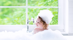 お風呂に入れたときに赤ちゃんが寝るのはなぜ 入浴の時間帯や注意点 ニコニコニュース