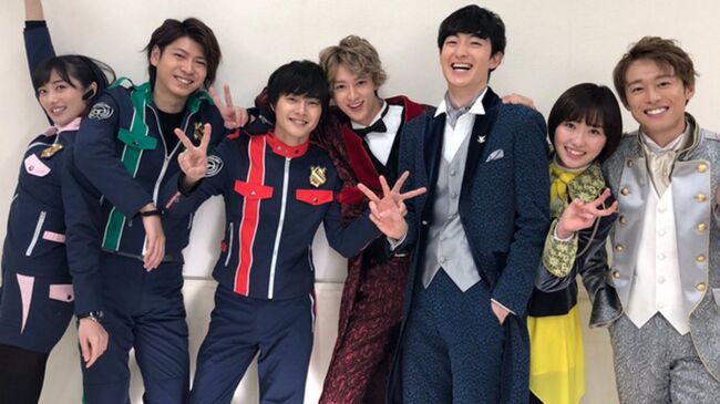 快盗が警察チェンジ Vシネマ ルパパトキュウ 5月上映決定 最終回を迎えた ルパパト 笑顔が眩しい写真を公開 ニコニコニュース 快盗が警察チェンジ Vシネマ ルパパトキュウ 5月上映決定 最終回を迎えた ルパパト 笑顔が眩しい写真を公開 ニコニコニュース